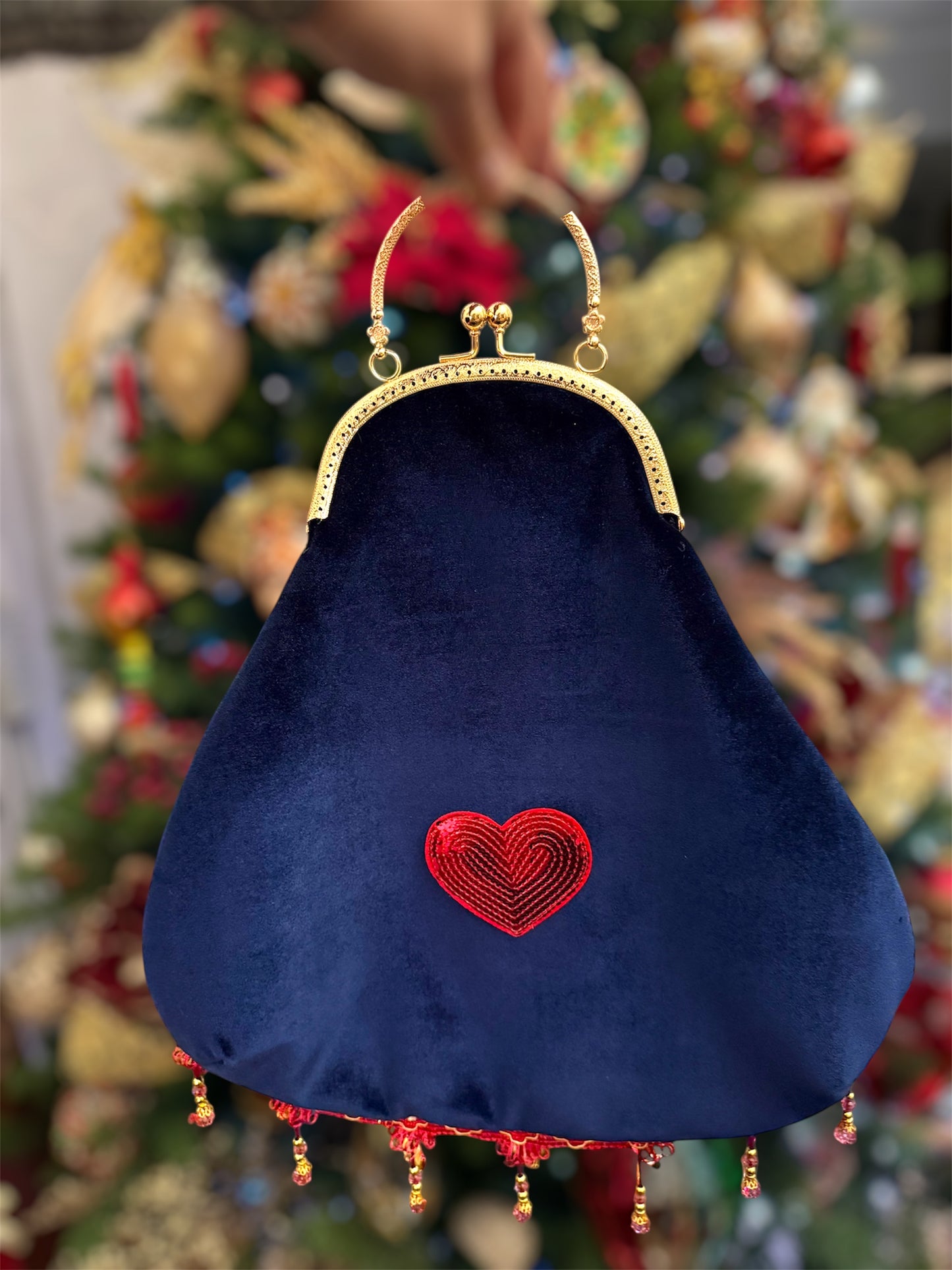 Pochette Clic Clac in Velluto Blu con Cuore Ricamato – Festive Collection | JLAdore Couture