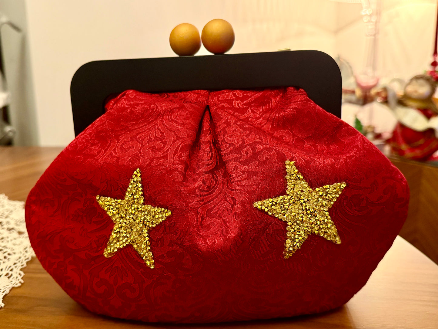 Borsa Pasticcino Couture in Broccato Rosso con Stelle Gioiello