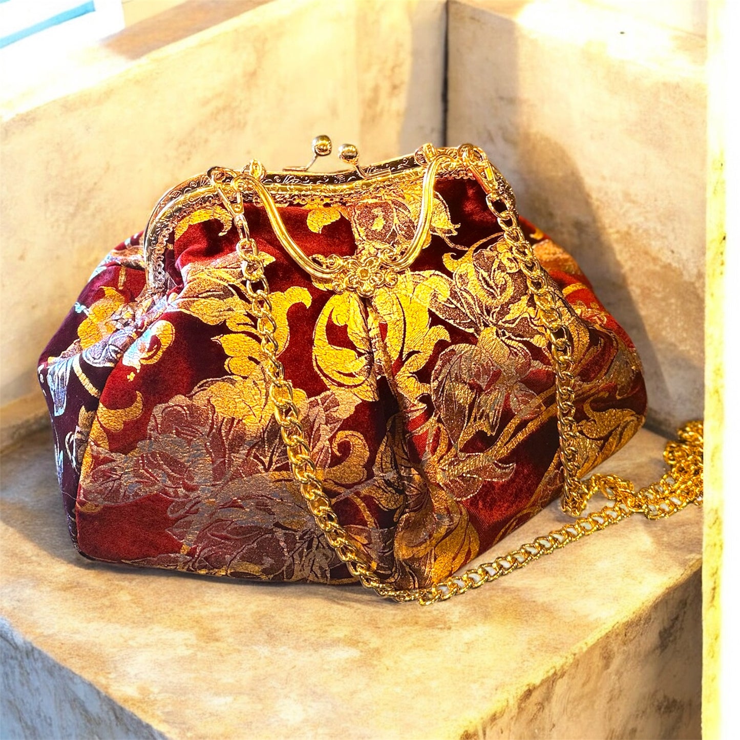 Borsa Gioiello Barocca in Velluto Rosso e Oro