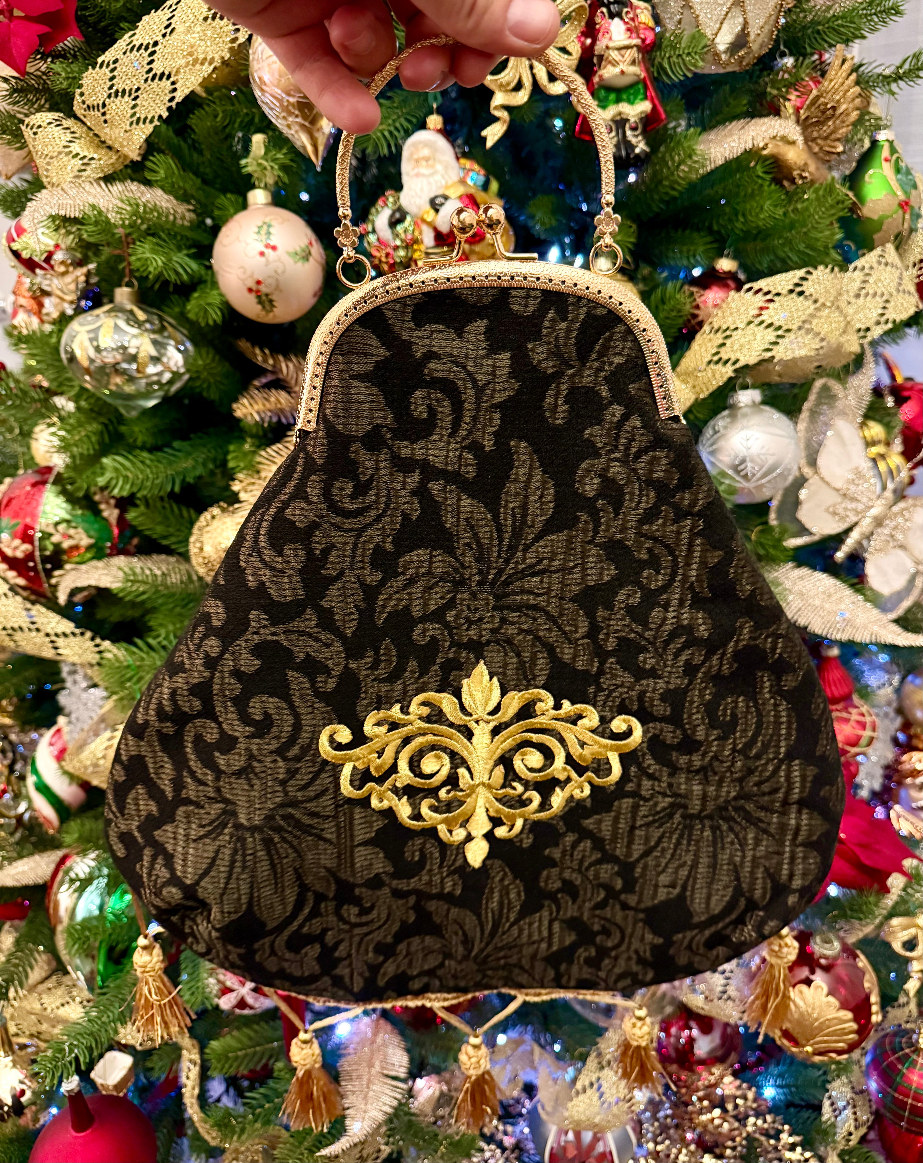 Borsa donna in broccato nero con frange dorate 2