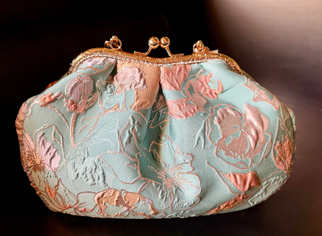 Clutch pasticcino matelassé verde acqua con chiusura gioiello 3