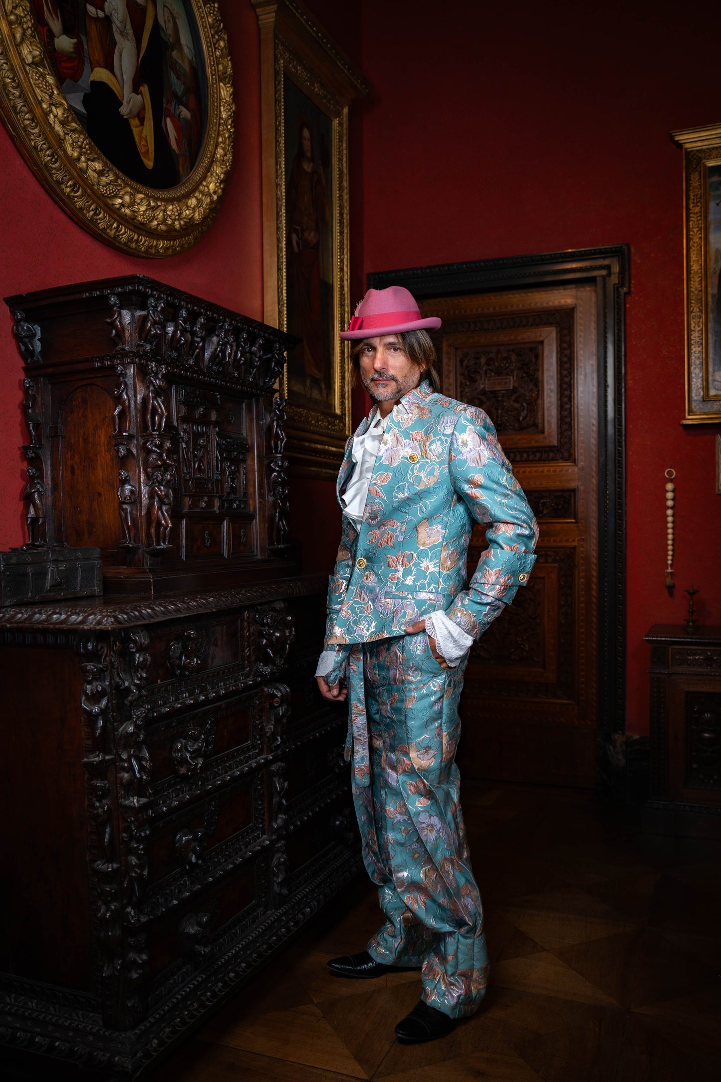 Completo Tancredi in matelassé azzurro con riflessi oro e rosa