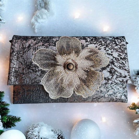 Pochette Jacquard Nero Barocco Couture con Fiore Gioiello – Made in Italy